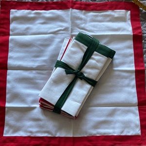 Bed, Bath, & Beyond Set of 6 Red/Green Border Cloth Napkins-Never Used!